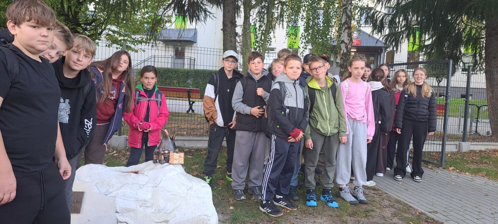 Uczniowie podczas rajdu górskiego