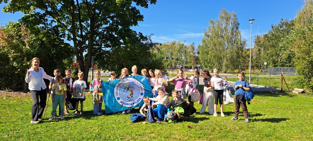 Uczniowie podczas ogniska